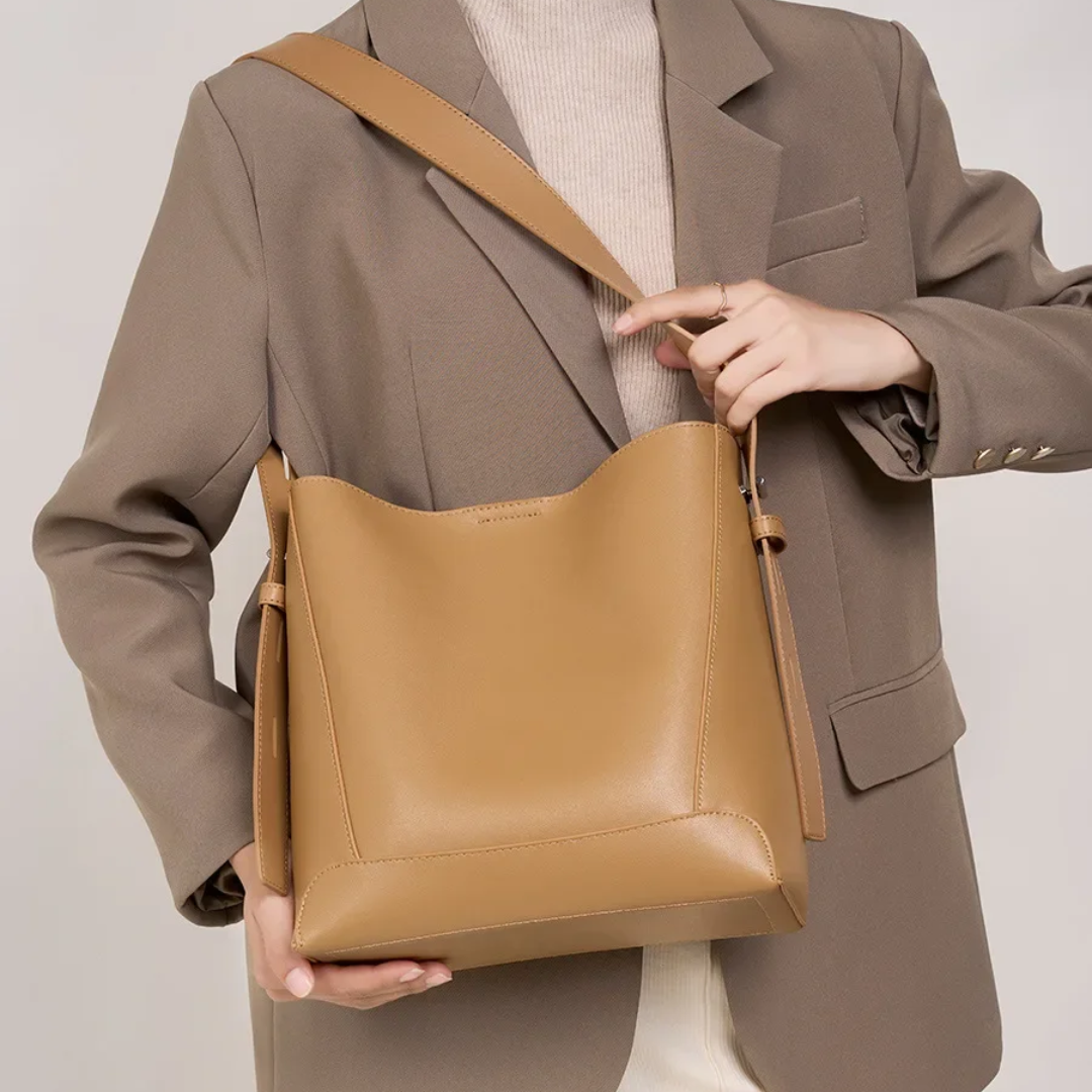 Medium Shoulder Bag - Beloria Amabel